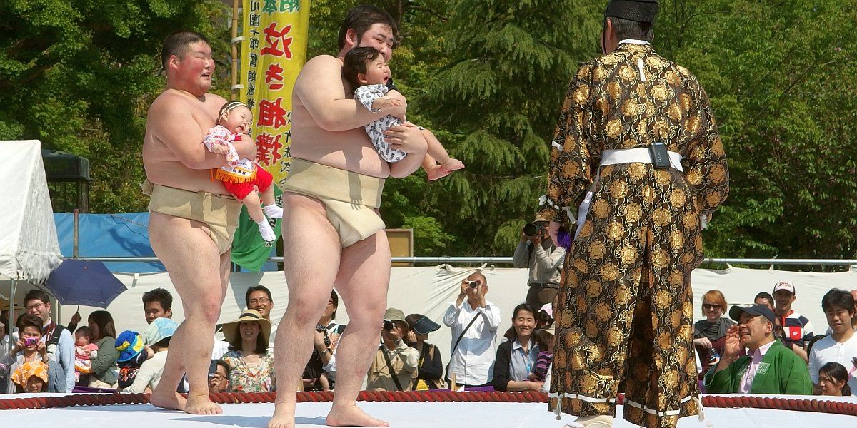 Festival japonez ciudat al bebelușilor care plâng