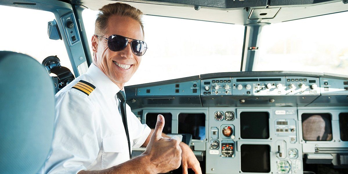 De ce unele companii aeriene au reguli stricte privind barba piloților?