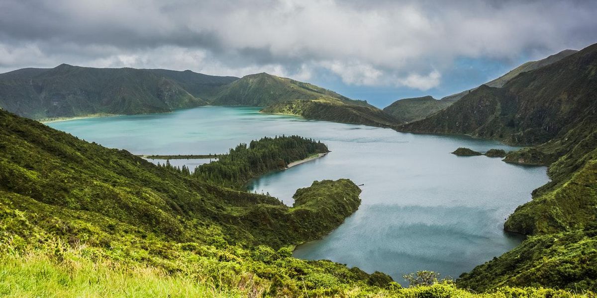 Azori-szigetek: buja zöld, szikrázó kék