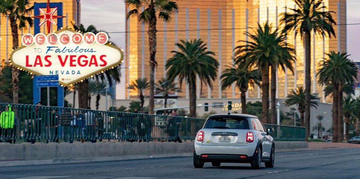Elektromos MINI Cooper SE a mindig felvillanyozott Las Vegas-ban