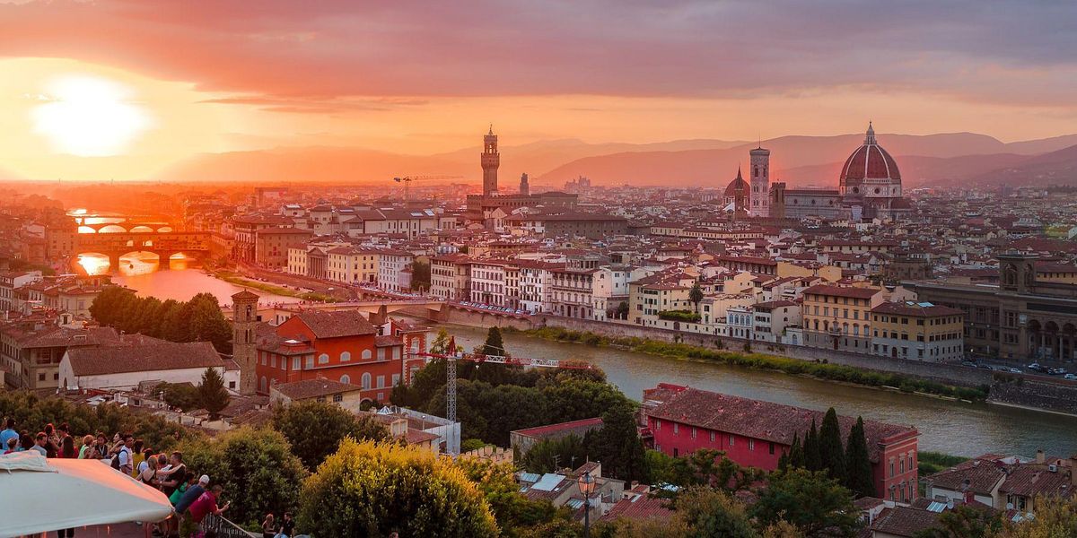 Florența interzice plimbările de seară în cele mai populare cartiere