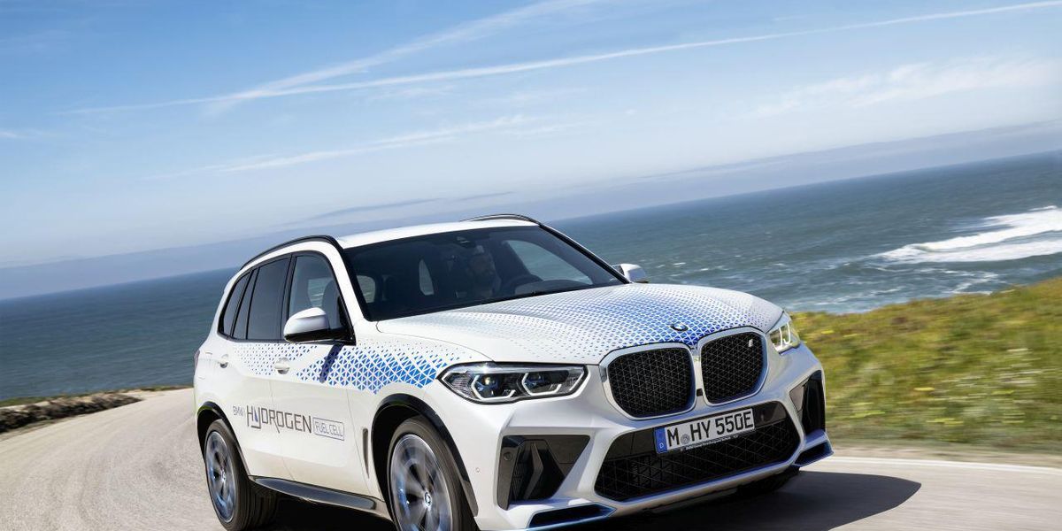 Mobilitatea fără CO2: BMW iX5 Hydrogen în acţiune