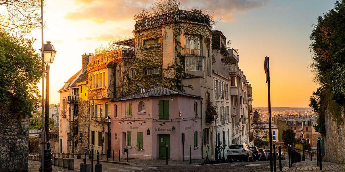 Misterioasa casă roz din Paris, vizitată de milioane