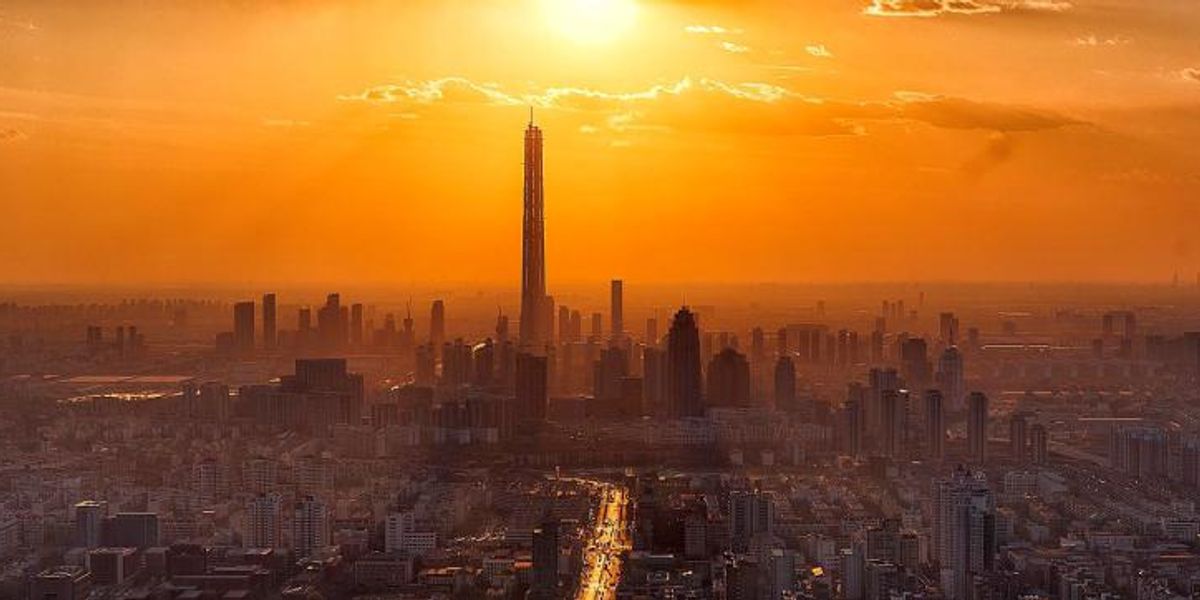 Gyorsan változó városképek – miért emelnek egyre több extrémvékony felhőkarcolót?