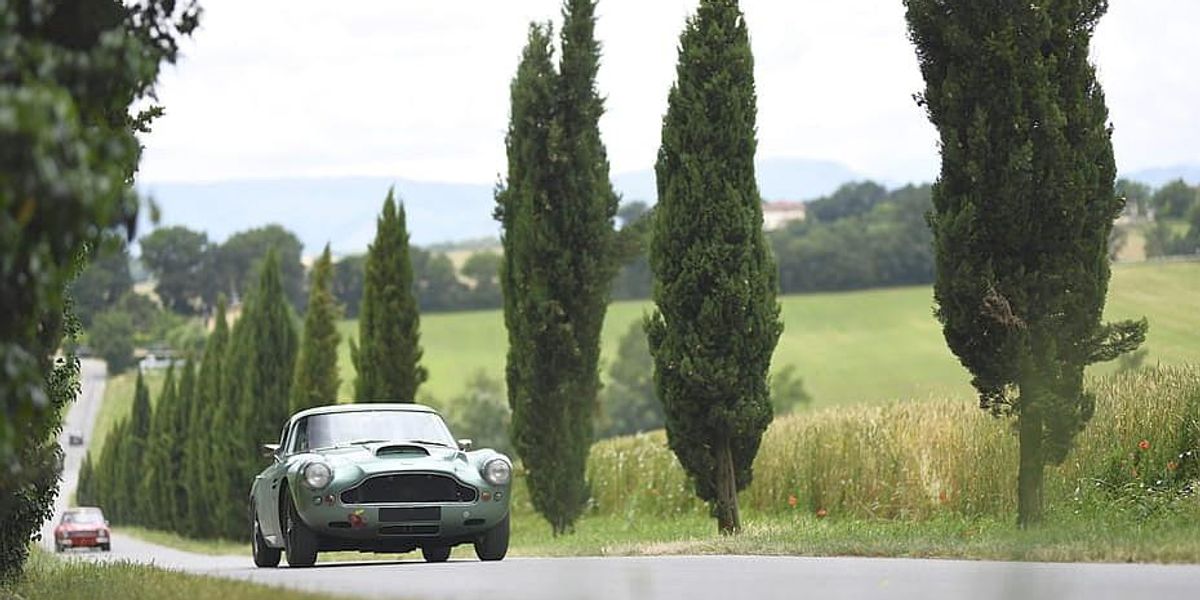 Four Seasons vă permite să descoperiți Toscana la volanul unui Ferrari