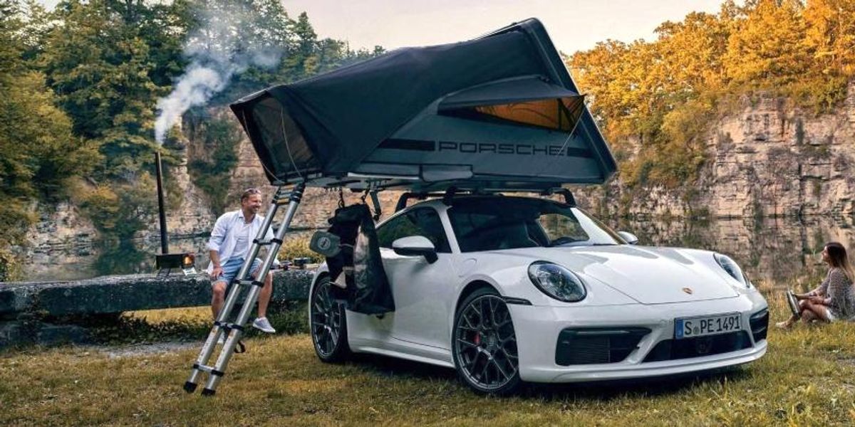 Porsche sportautók kempingezéshez? Miért ne, a gyári tetősátorral!
