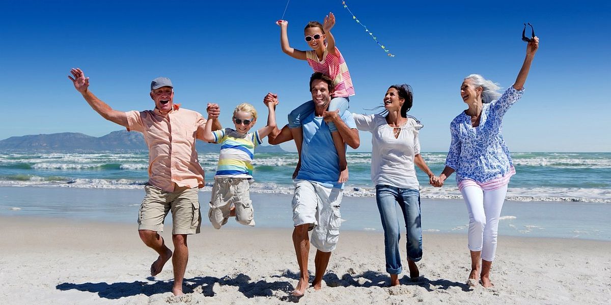 Együtt vakációzna az egész család? Hasznos tippek, hogyan maradjon élmény a többgenerációs utazás!