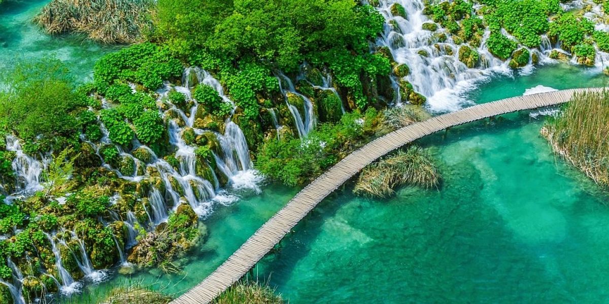 Vei fi uimit – 5 lacuri misterios de frumoase din Europa!
