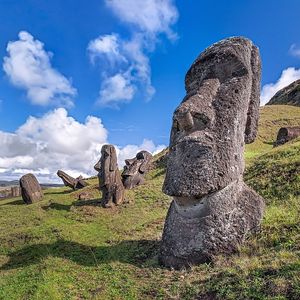 statuile moai pe insula Paștelui