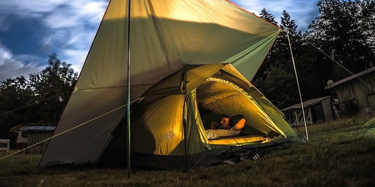 5 obiceiuri care pot enerva pe toată lumea în camping!