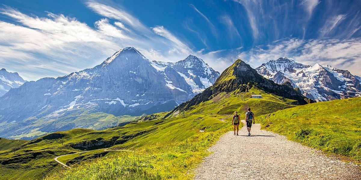 Nincs kánikula és lenyűgöző a táj – három alpesi síparadicsom nyáron, ha hegyi túrázásra vágysz!