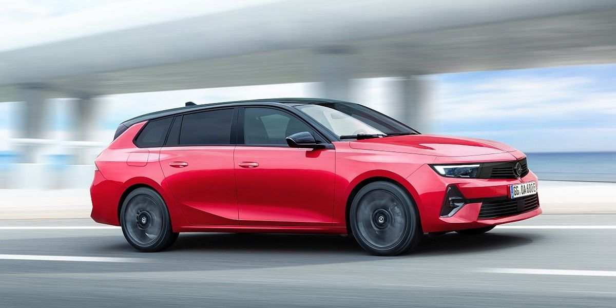 Opel a lansat unul dintre primele break-uri electrice cu baterii de pe piață