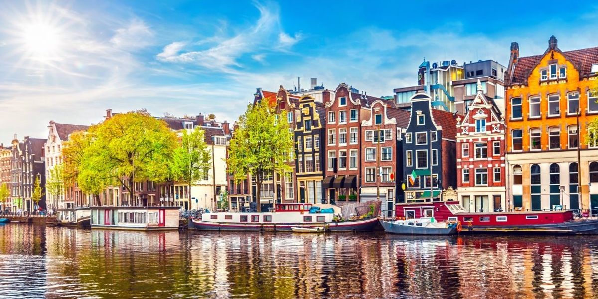 Află de ce va avea Amsterdam cea mai mare taxă de turism din Europa