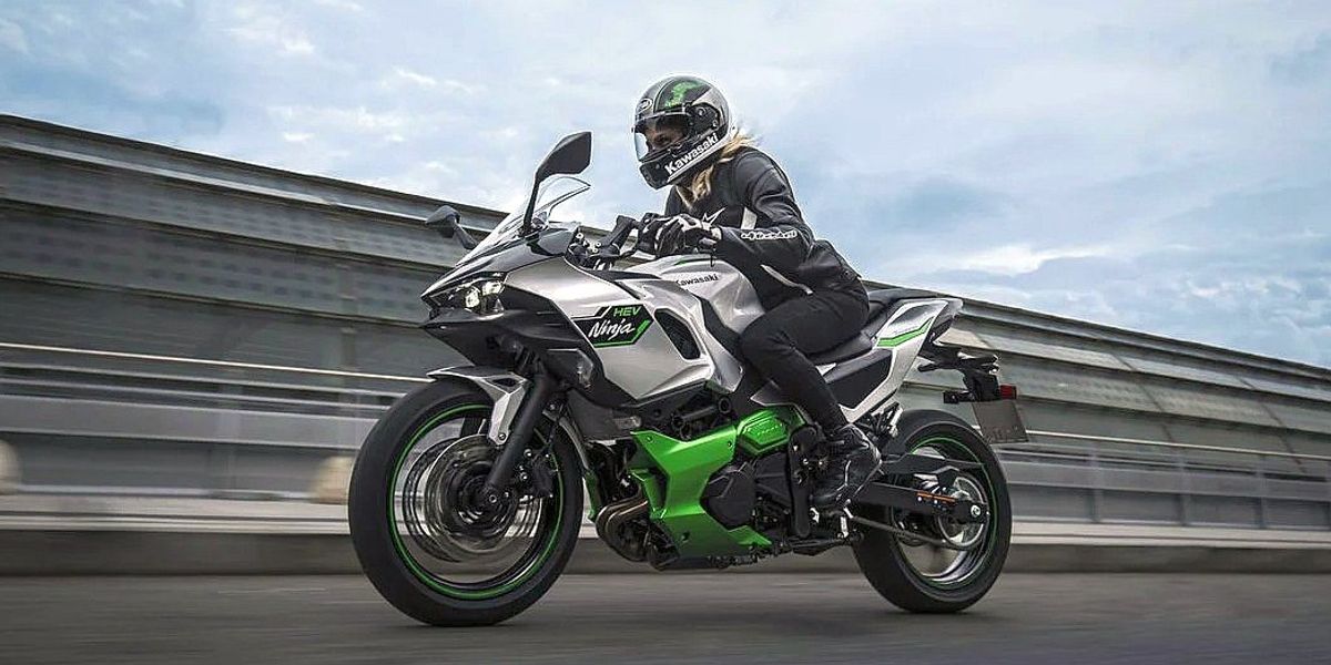 Prima motocicletă hibridă produsă în masă din lume: Kawasaki Ninja 7 Hybrid