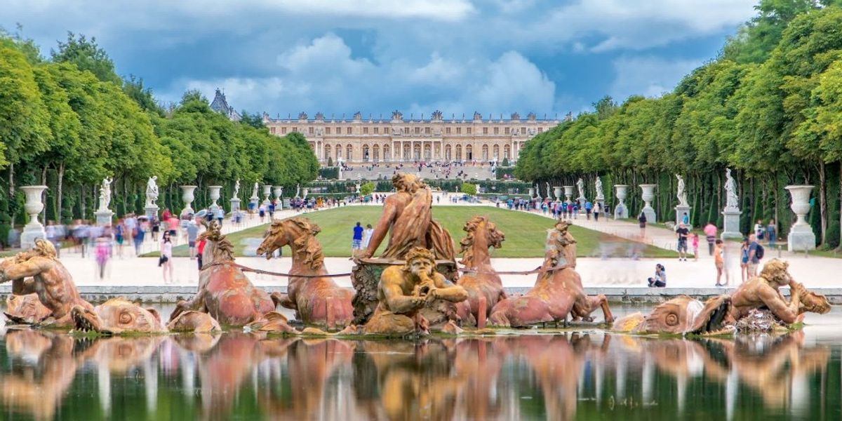 Sobră şi maiestuoasă, Palatul Versailles a rămas legată pentru totdeauna de amintirea "Regelui Soare"