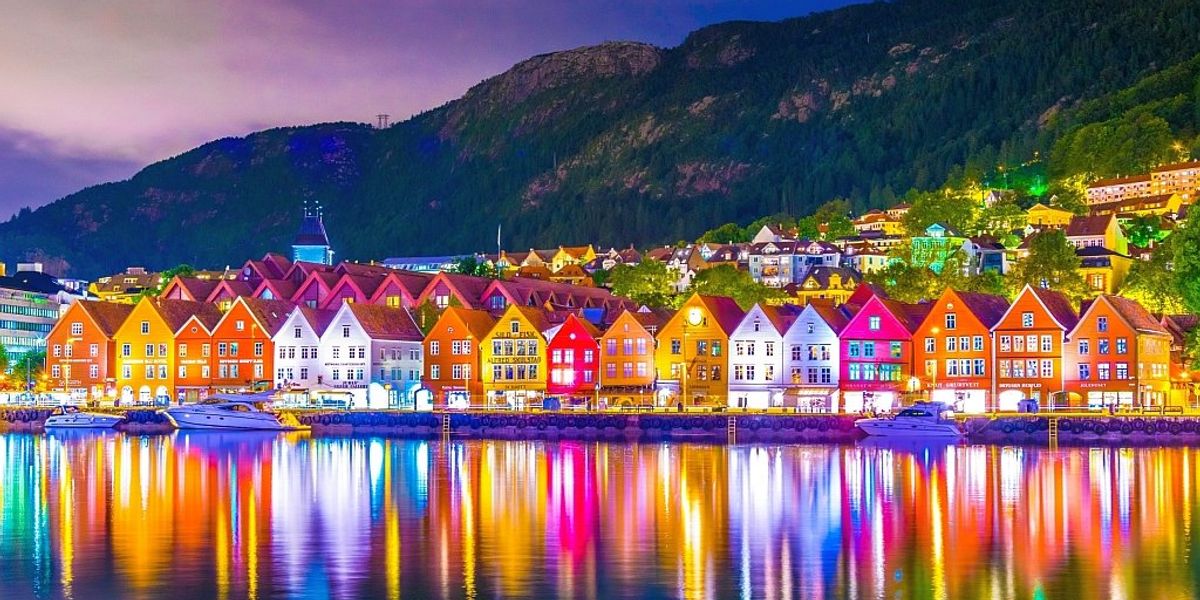 Cartierul Bryggen din Bergen, renăscut după numeroase catastrofe