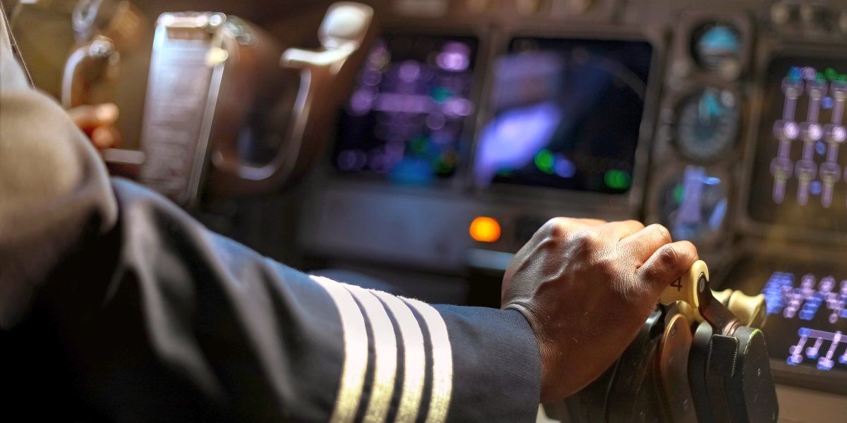 Jumătate dintre bărbați se consideră capabili să piloteze un avion de pasageri