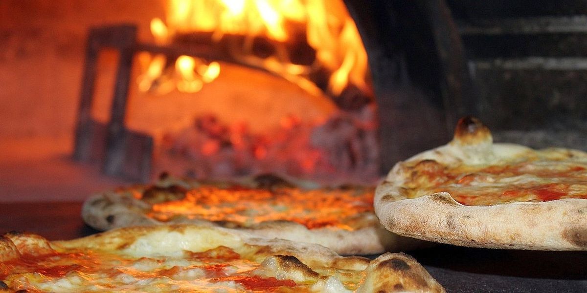 "Pizzaiuolo": arta napoletană a preparării pizza