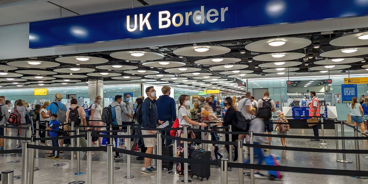 În viitor va poate fi interzis, ca unii să urce într-un avion spre Regatul Unit