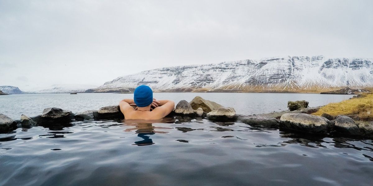 5 locuri uimitoare în care turiștii merg pentru o baie cu apă înghețată