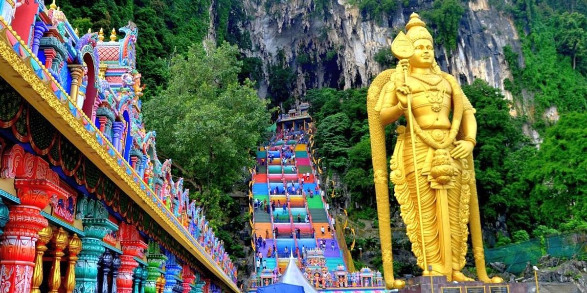 Cel mai vizitat templu din Malaysia plănuiește o modernizare cu scări rulante