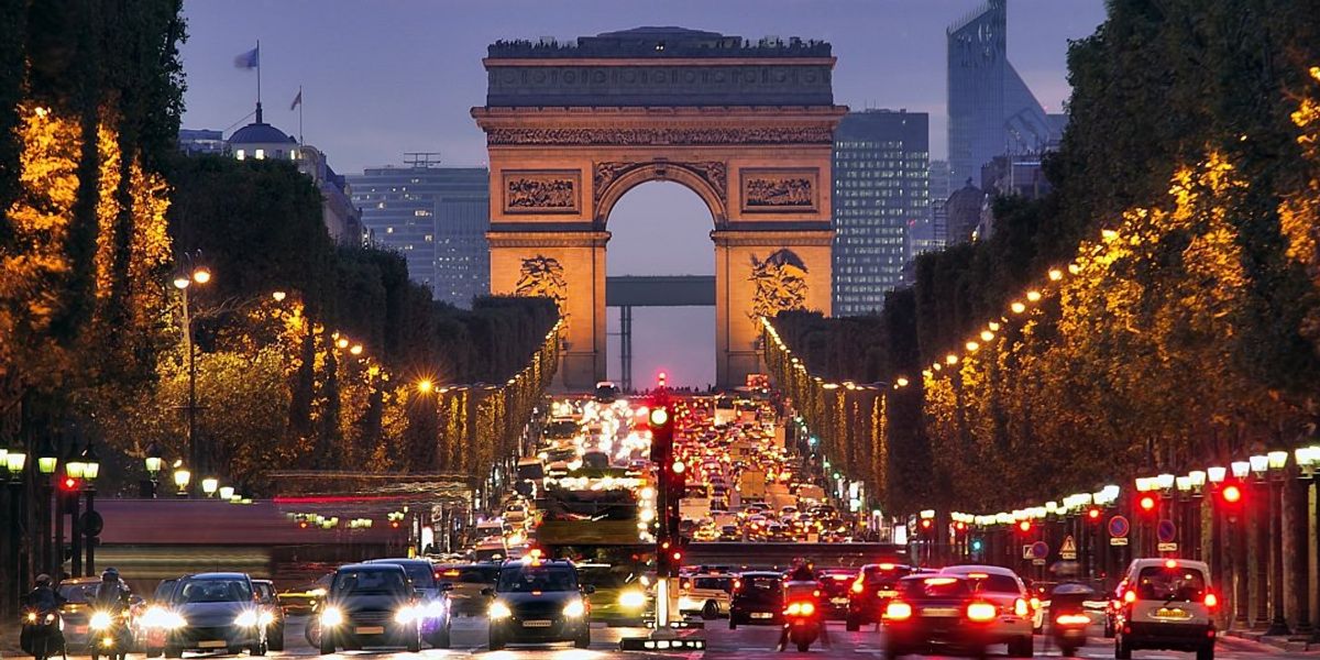 Borsos lesz a parkolás a nagy tömegű autókkal Párizsban