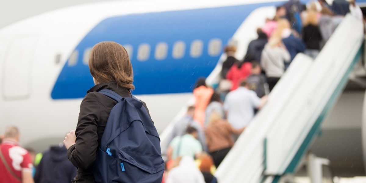 De ce nu folosesc companiile aeriene modalități mai eficiente de îmbarcare în avion?