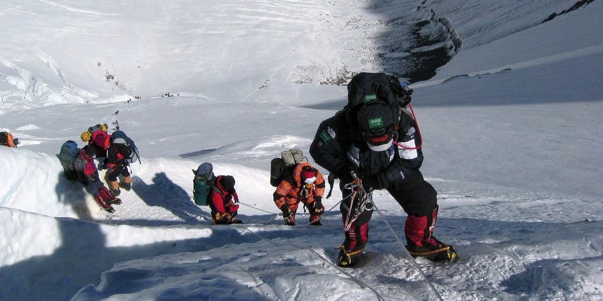 Un nou regulament impus pentru toți alpiniștii de pe Everest