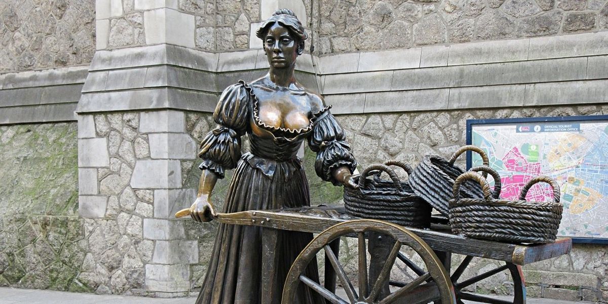 Oficialii din Dublin s-au săturat de turiștii care ating sânii unei statui celebre