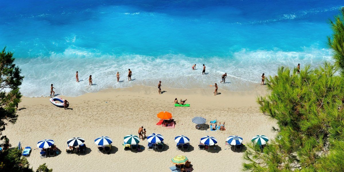Se vor termina escrocheriile de pe plaje? Grecia pregătește o lege de care vor beneficia și turiștii români