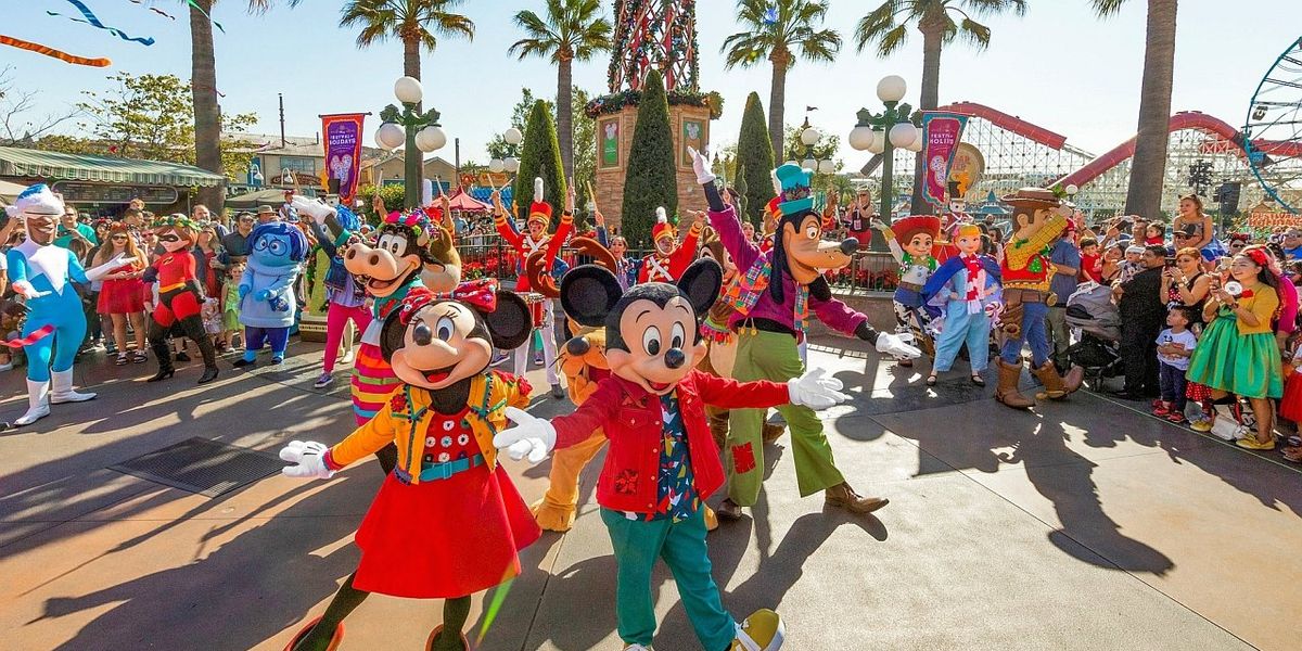 Pe ce cheltuie super-fanii Disney zeci de mii de dolari în parcurile tematice?