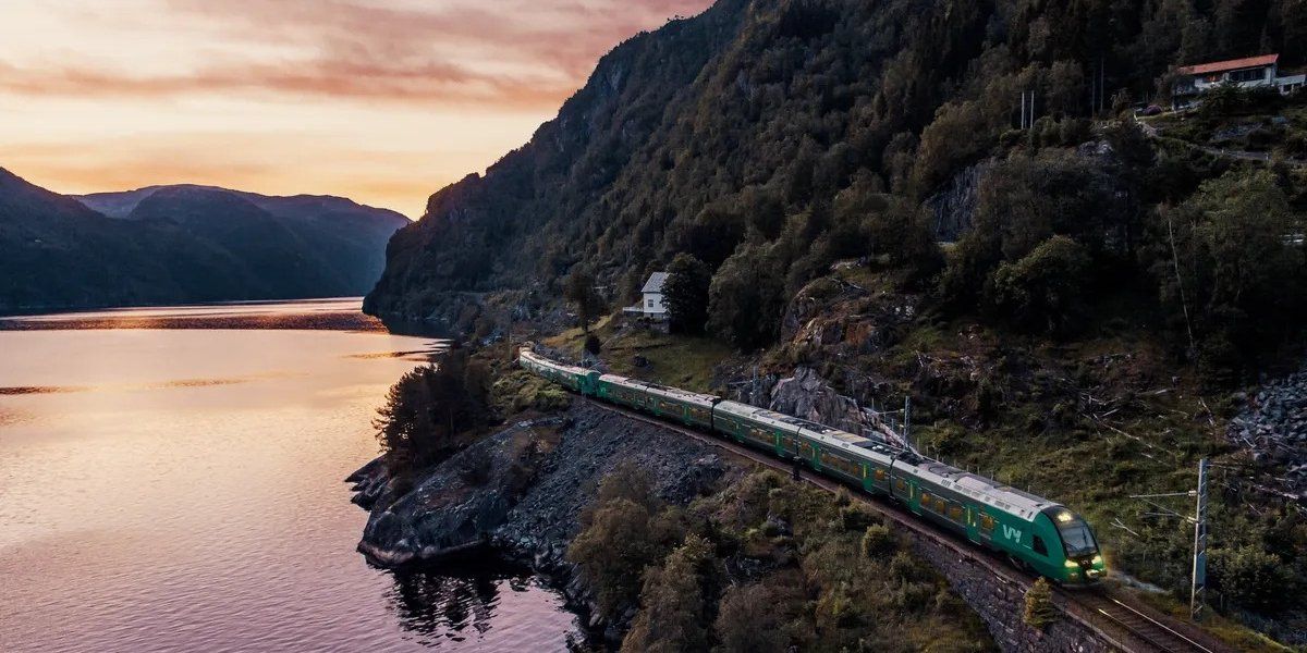 Csodálatos tájakon halad át Észak-Európa legmagasabban fekvő vasútvonala