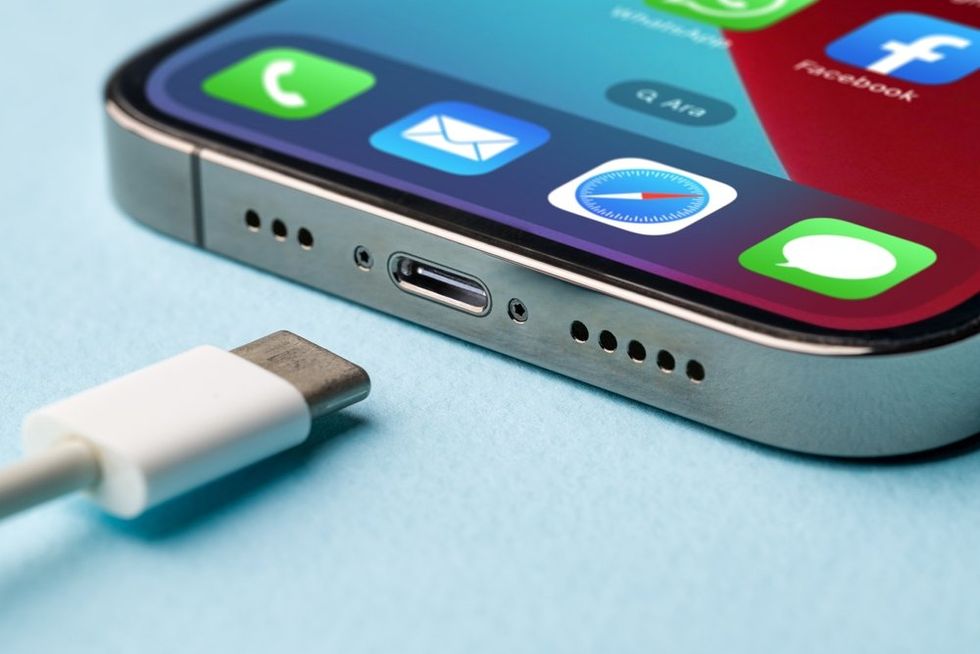 USB-C, apple, iphone