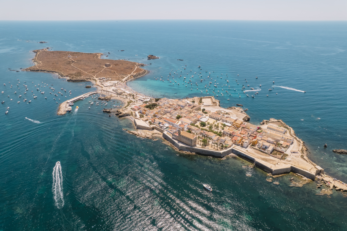 A túl sok turista tönkreteszi Spanyolország legkisebb lakott szigetét