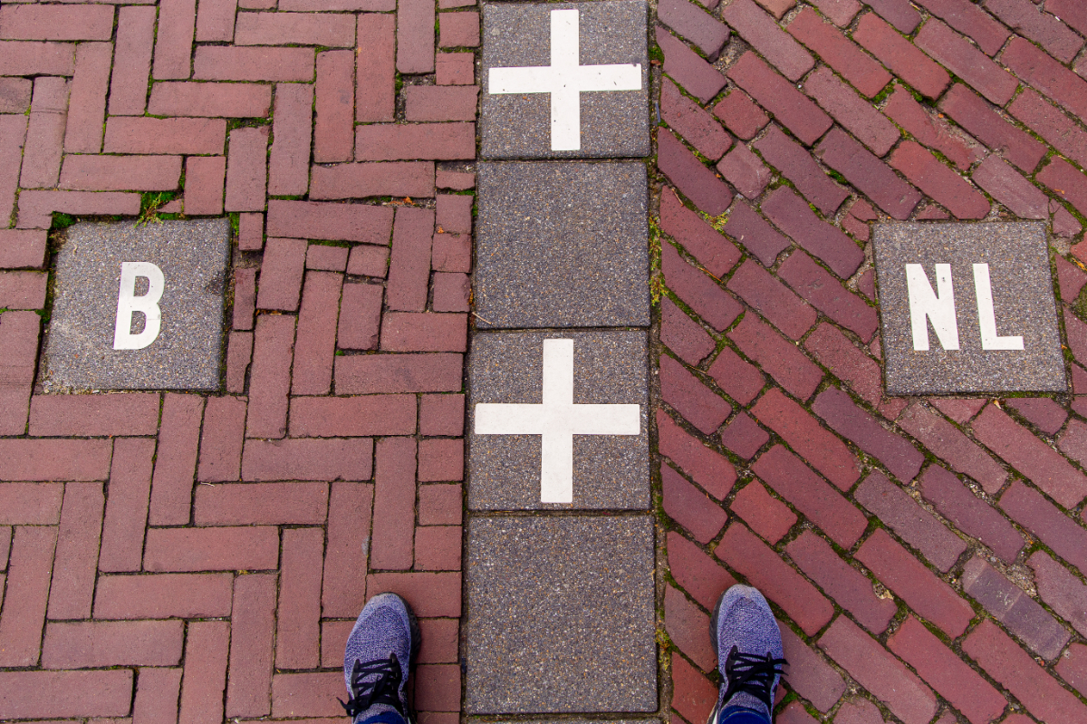 Baarle, a város, ahol a járdáról lelépve országot is váltasz