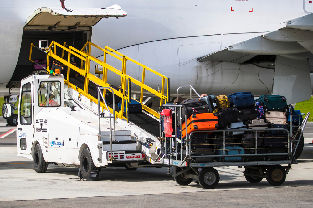 Milyen bőröndnek van nagyobb esélye épségben maradni a reptéri poggyászkezelőknél?
