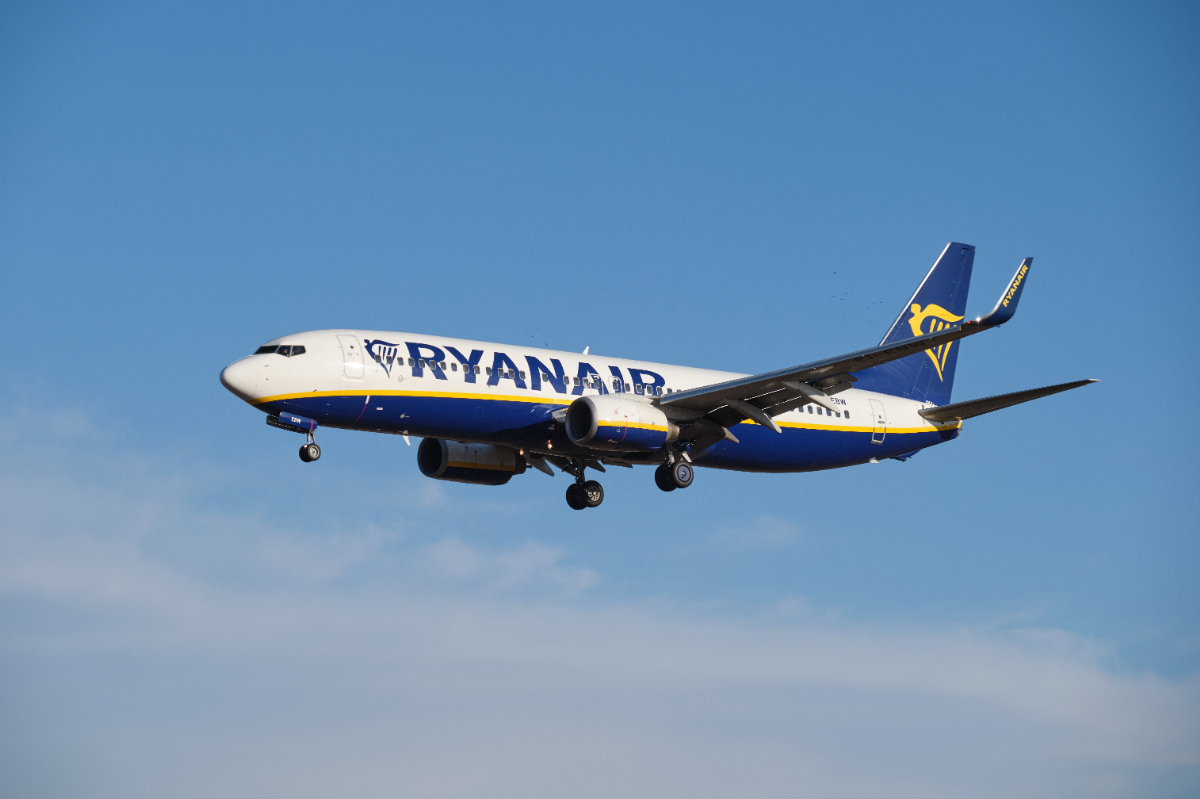 Un pasager a început să-și mănânce pașaportul: un zbor Ryanair a fost deviat