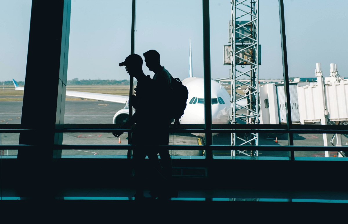 Aceste companii aeriene anulează deja zboruri și scumpesc biletele din cauza crizei kerosenului