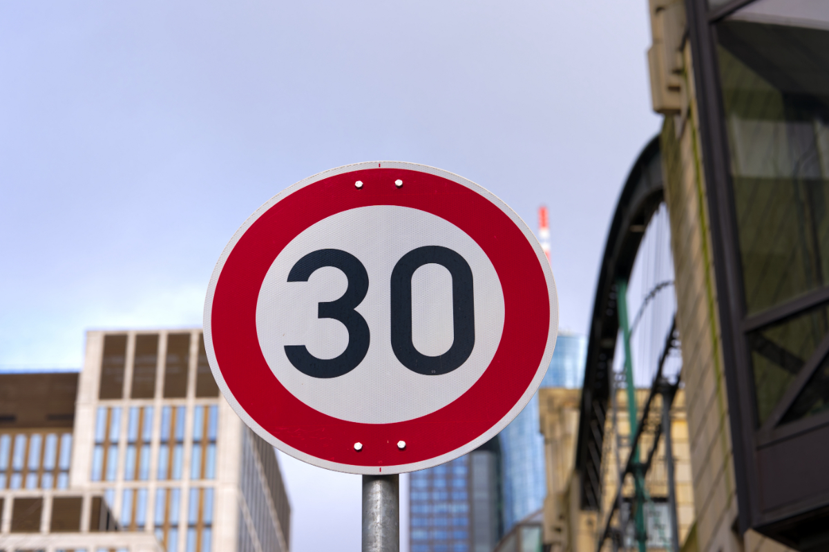 Rezultate surprinzătoare în orașele unde limita de viteză a fost redusă la 30 km/h