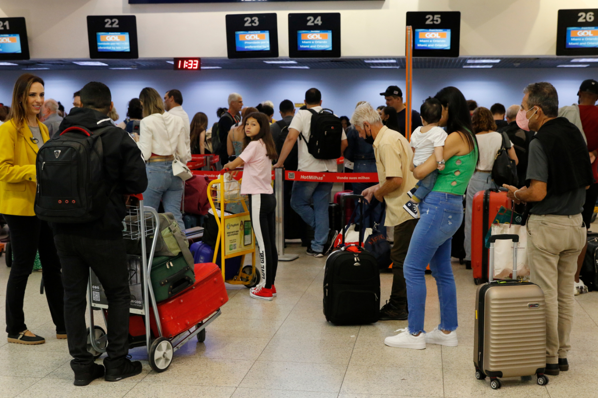 Haosul din aviație ar putea lovi în plin sezon: vacanțele multora sunt în pericol