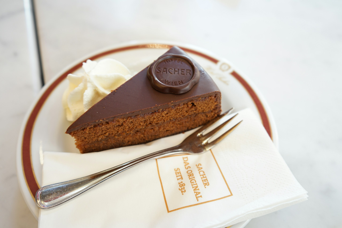 Un tort celebru, o rețetă disputată și o legendă care încă rezistă la Viena