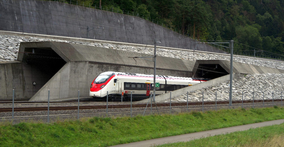 20 de minute sub Alpi: cum arată cel mai lung tunel feroviar din lume