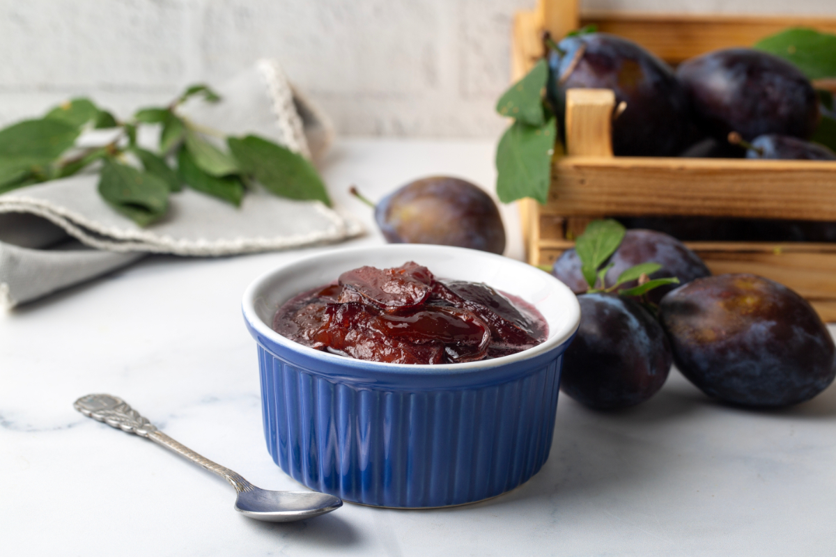 Magiun de prune fără ore întregi lângă aragaz: metoda simplă la cuptor