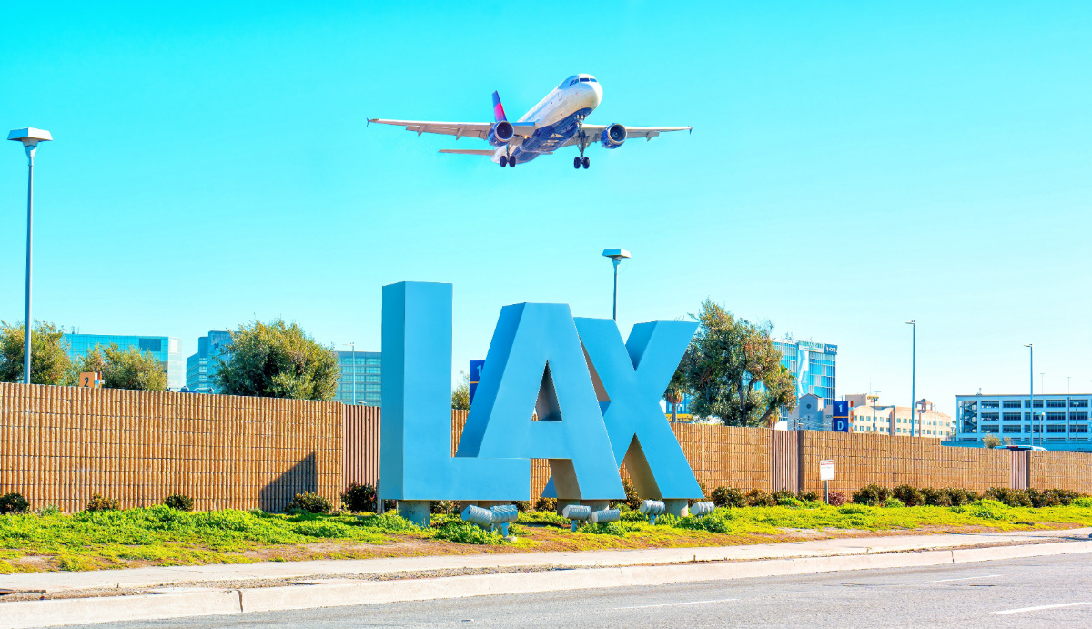 LAX, JFK, DXB: povestea codurilor pe care le vedem pe fiecare bilet de avion
