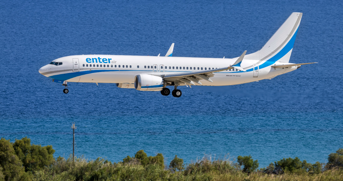 Cel mai mare operator charter din Polonia intră în România. Pregătește zboruri spre zece țări