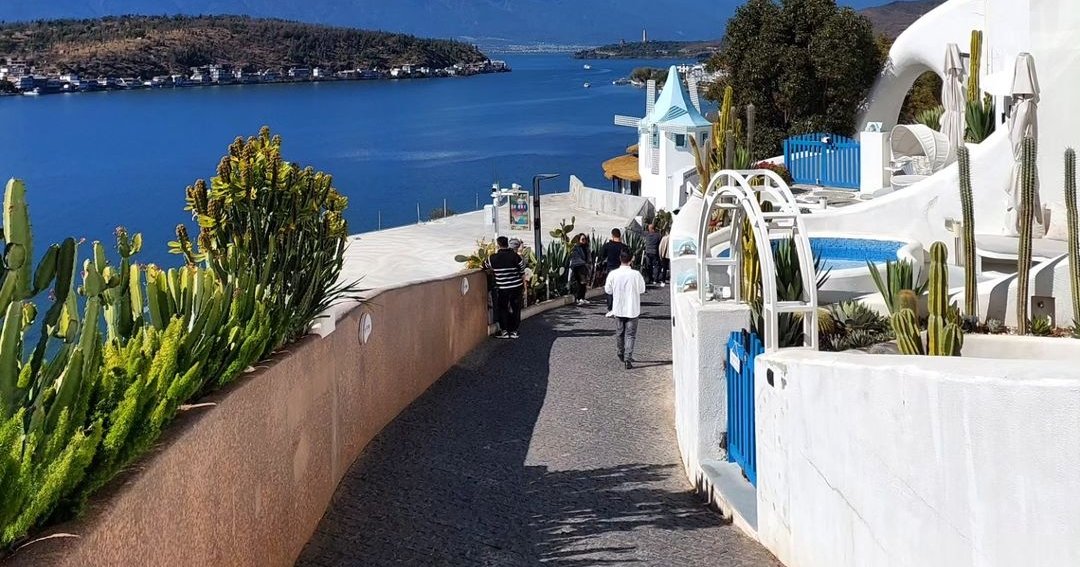 A kínai turisták otthon is megkapják a saját Szantorinijüket