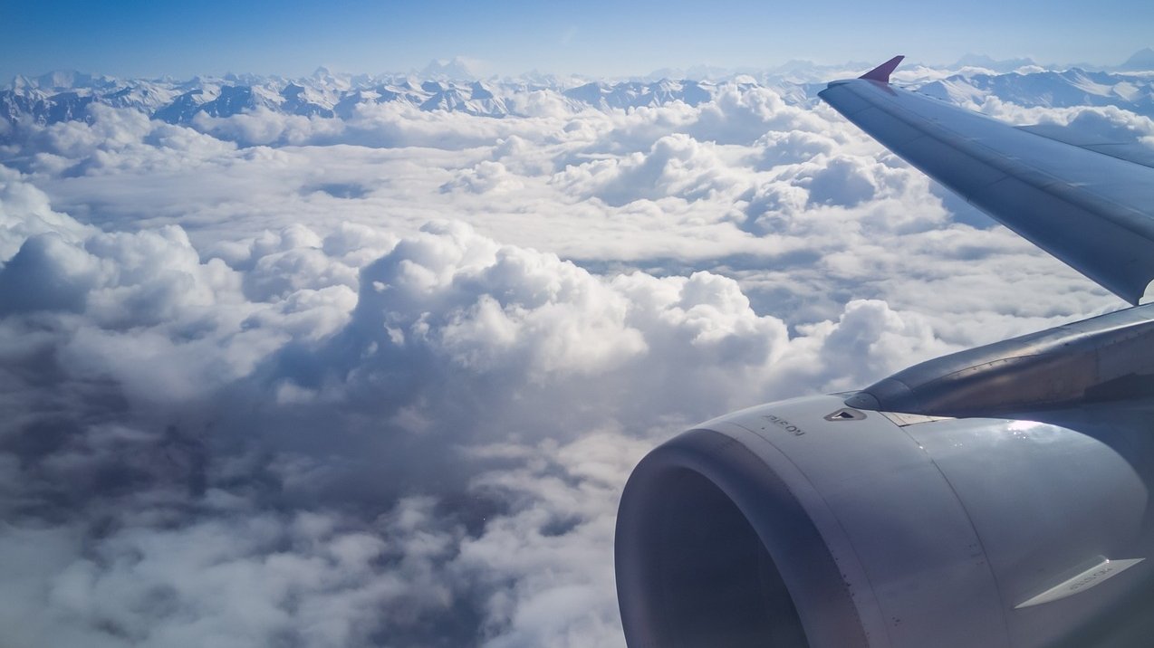 Így mutat a Mount Everest felülről filmezve