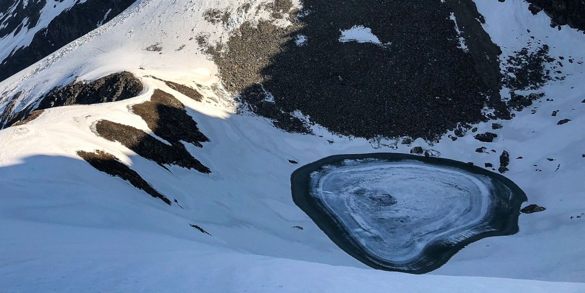 Nem tudni, hogyan került ennyi csontváz ebbe a himalájai tóba