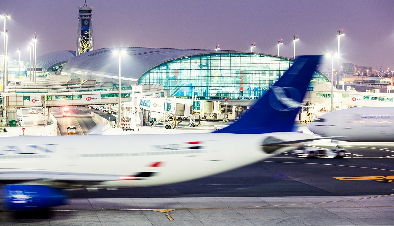 Pe măsură ce traficul aerian crește, cele două aeroporturi din Dubai plănuiesc o extindere masivă
