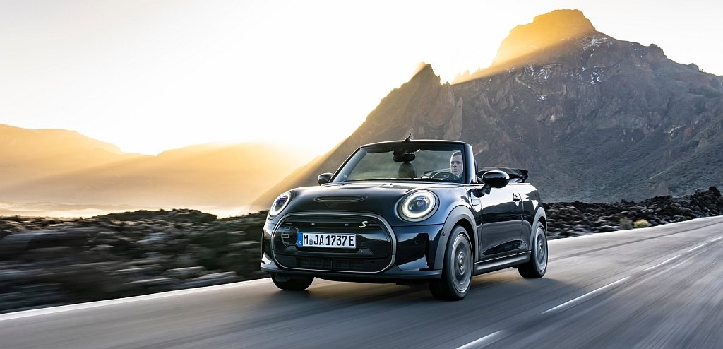 Megérkezett a világ első tisztán elektromos meghajtású kabriója